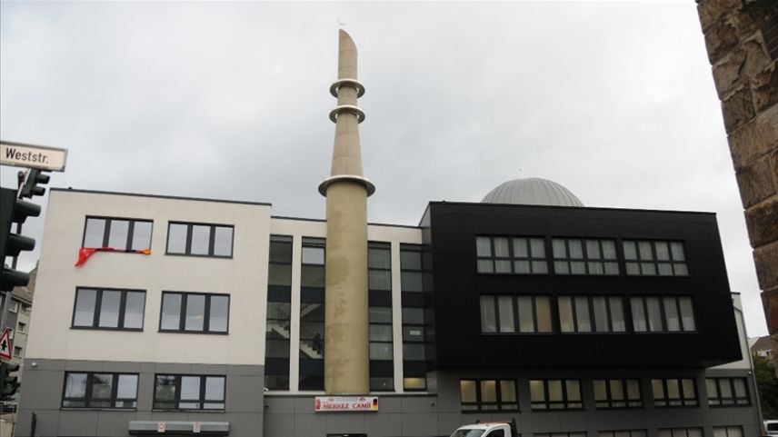 Almanya'da inşa edilen Remscheid camisi ibadete açıldı
