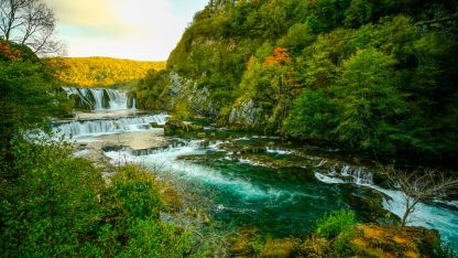 Bosna Hersek'teki Una Milli Parkı'nda sonbahar bir başka güzel
