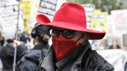 Εγκαταλείπει την Ελλάδα η Ολλανδή δημοσιογράφος