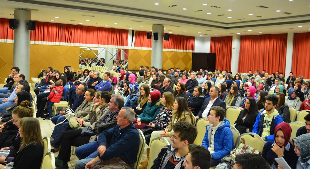 Üniversite adayları Üniversiteye Giriş konulu panelde bilgilendirildi