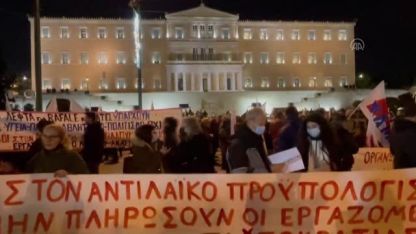 Atina'da 2022 bütçesi protesto edildi