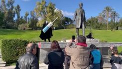 Atina'da Kovid-19 aşısına karşı protesto yürüyüşü 