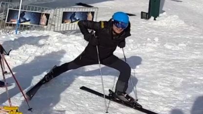 Tatile giden Miçotakis'e tepki yağıyor