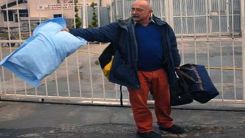 Mahkeme, Sevan Nişanyan'ı Yunanistan'ı 15 gün içinde terk etmesi şartıyla serbest bıraktı