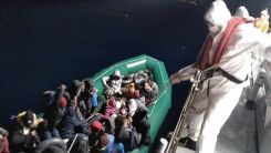 Yunanistan'ın ölüme ittiği 63 düzensiz göçmen kurtarıldı