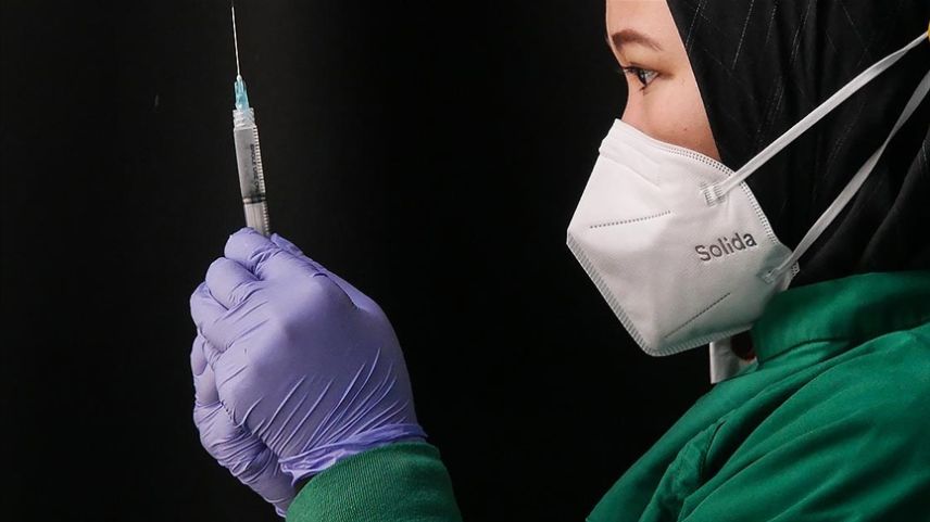 Kovid-19 aşılarının yan etkilerinin dörtte üçü "nosebo etkisi" kaynaklı