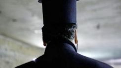 Atina'da bir papaz cinsel istismar suçlamasıyla gözaltında