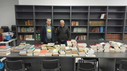 Milletvekili Zeybek’ten Şahin Kültür Merkezi’ne 300 kitap
