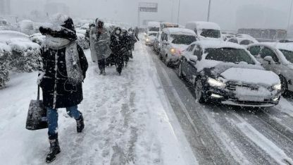 Yunanistan'da kar fırtınası etkili oluyor
