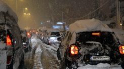 Yunanistan kar nedeniyle felç oldu, ordu yardıma çağrıldı