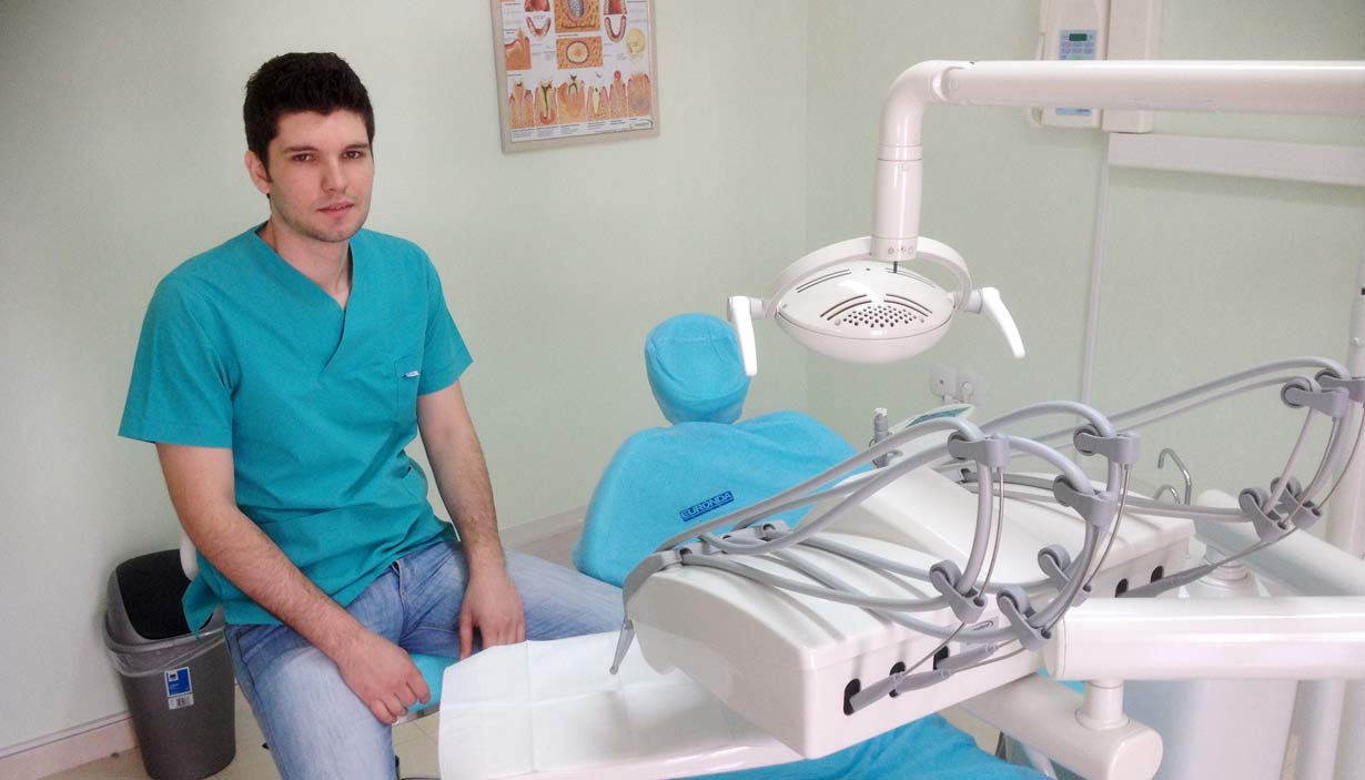 Diş Hekimi Mustafa Amuçka Muayenehanesini Açtı