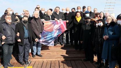 Mübadiller atalarını denize karanfil bırakarak andı