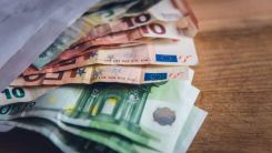 Επίδομα 534 ευρώ: Πότε καταβάλλονται τα χρήματα 