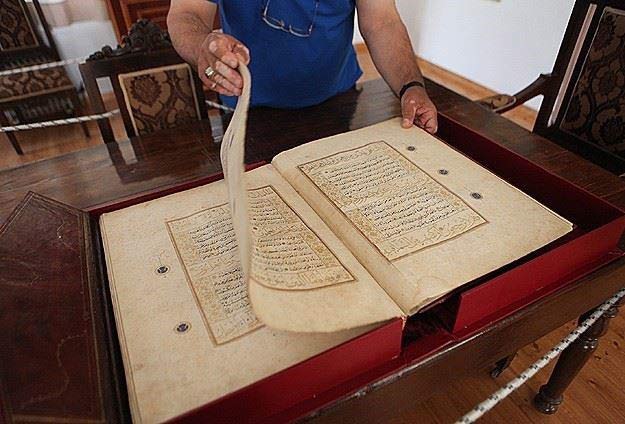 613 YILLIK EL YAZMASI KURAN-I KERİM RODOS'TA KORUNUYOR