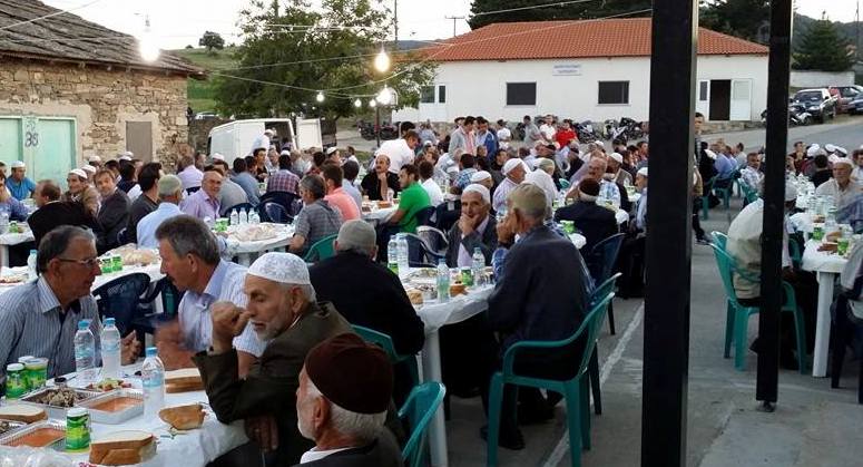 Çilingir Mahalle'de iftar geleneği devam etti
