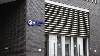 Deutsche Welle 2 Filistinli gazeteciyi daha işten çıkardı
