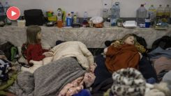 VİDEO | Kiev'de siviller metro istasyonlarına sığındı