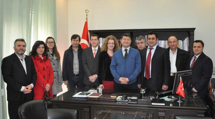 İdadiye İlkokulu encümenleri ve aile birliği yöneticilerinden Başkonsolos Mustafa Sarnıç’a ziyaret