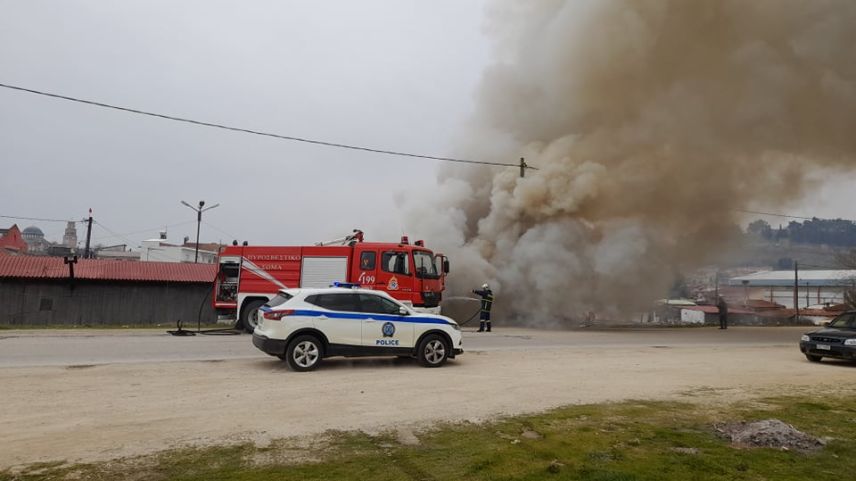 Dimetoka'da yangın: Soydaşın kaldığı ev kül oldu