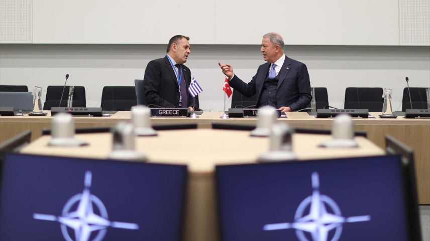 Türk ve Yunan Savunma Bakanları NATO Karargahı'nda görüştü