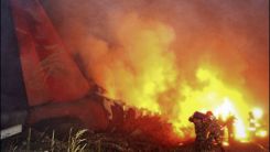  133 kişi taşıyan yolcu uçağı dağa çakıldı