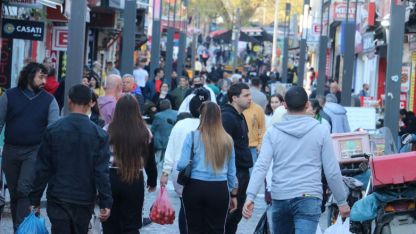 Edirne'de Yunan ve Bulgar turistler, pazarda adım atacak yer bırakmadı