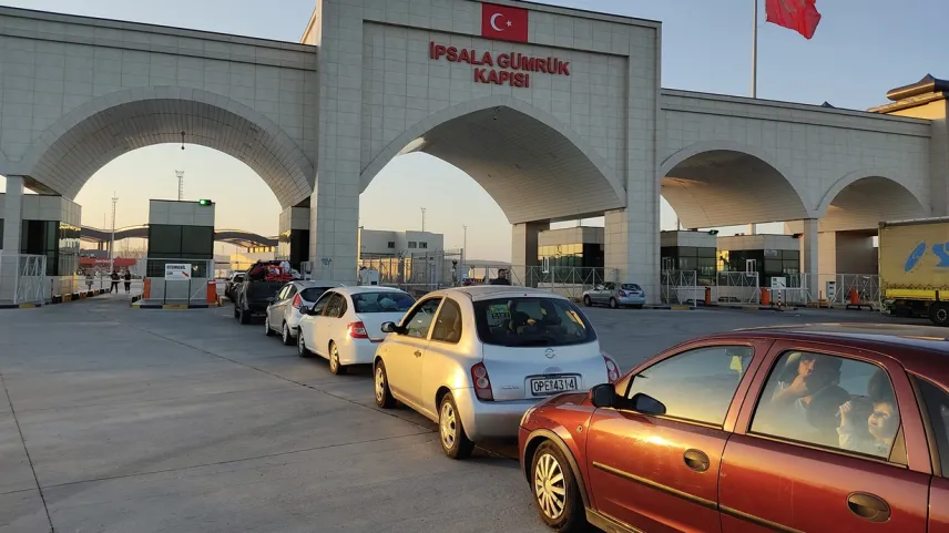 İpsala Sınır Kapısı'nda 3 kilometrelik kuyruk