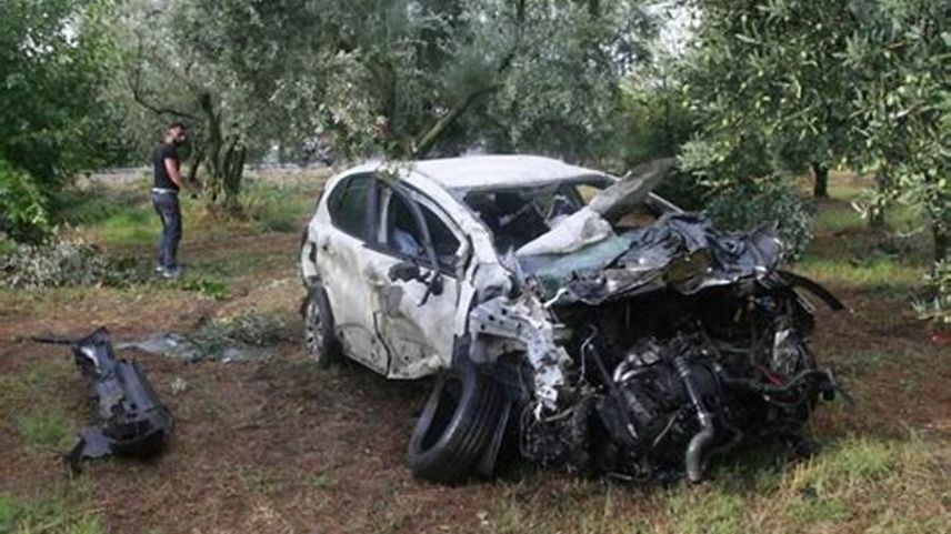 Ağaca saplanan aracın 33 yaşındaki sürücüsü öldü