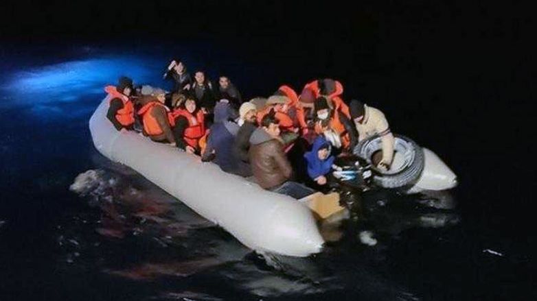 Yunanistan’ın Türk sularına ittiği 46 göçmen kurtarıldı