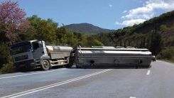 İskeçe’den yola çıkan süt tankerinin römorku devrildi