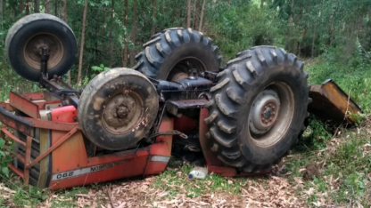 Aranan şahıs traktörün altında ölü bulundu 
