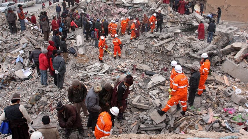 Çöken binada 53 kişi öldü, 10 kişi kurtarıldı