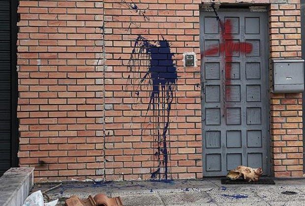 Yunanistan’da İslam karşıtlarının cami girişlerine kesik domuz başı bırakma geleneği devam ediyor