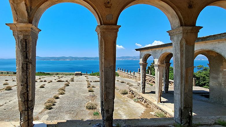 Uzun Ada (Makronisos): Yunanistan'da bir sürgün ve karantina adası