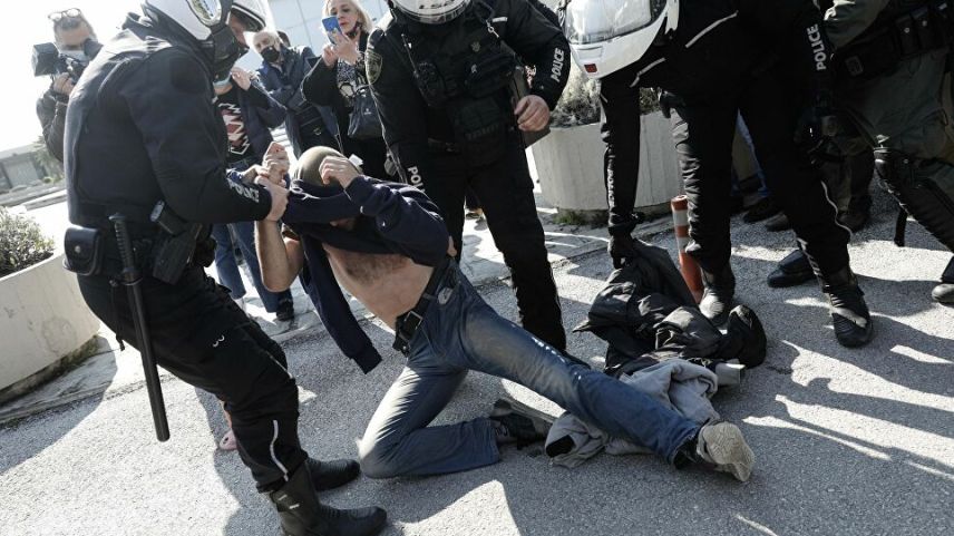 Polis üniversite öğrencilerine saldırdı: 2 yaralı
