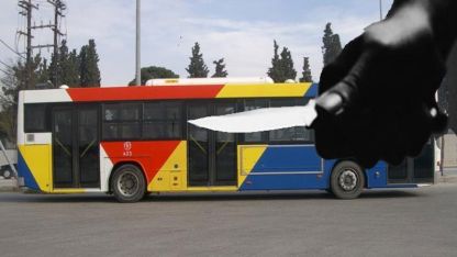 Bilet denetçilerini bıçakla tehdit ettiler