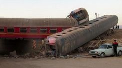 Yolcu treni raydan çıktı: 17 ölü