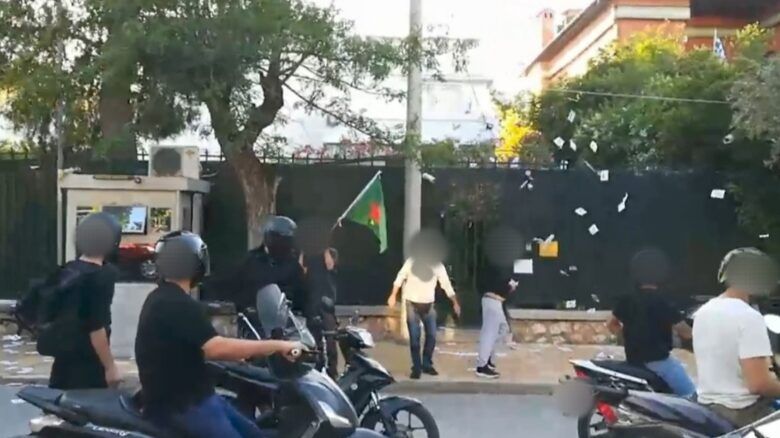 Atina'da Türk Konsolosluğu önünde terör propagandası