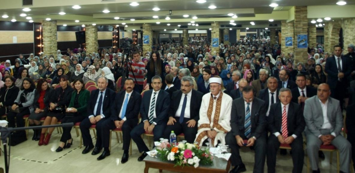 Aşure etkinliğine bayanlardan yoğun ilgi
