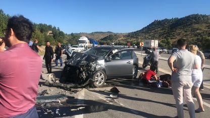 Katliam gibi kaza! Çok sayıda ölü ve yaralı var