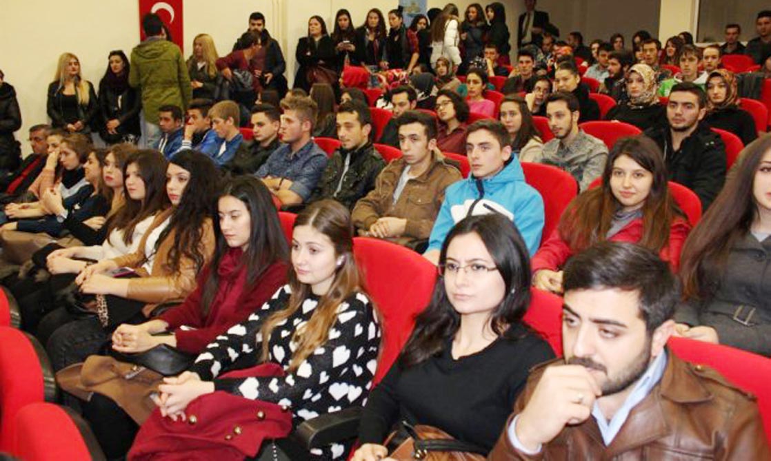 BATI TRAKYA TÜRKLERİ 10.GENÇLİK KURULTAYI EDİRNE'DE GERÇEKLEŞTİ
