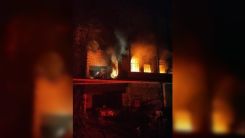 Evinin yandığını gören yaşlı adam intihar etti