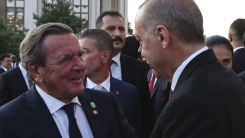 Eski Almanya Başbakanı Schröder Türkiye’yi övdü