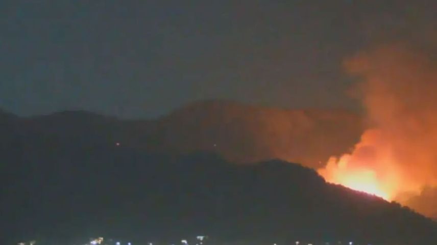 Taşöz adası yeniden yanıyor