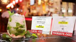 Yunanistan, turistlere kesilen fahiş fiyatlı faturalarla konuşuluyor