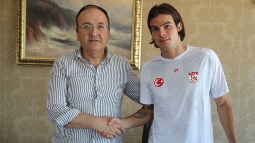 Sivasspor, Yunanistan'dan Charilaos Charisis'i transfer etti