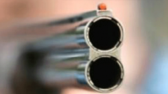 Yaşlı adam genç adamı av tüfeğiyle vurdu