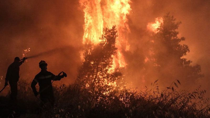 Yunanistan'da yangınlar devam ediyor