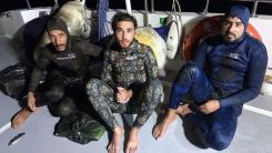 Dalgıç kıyafetli mülteciler Yunanistan'a geçerken yakalandı
