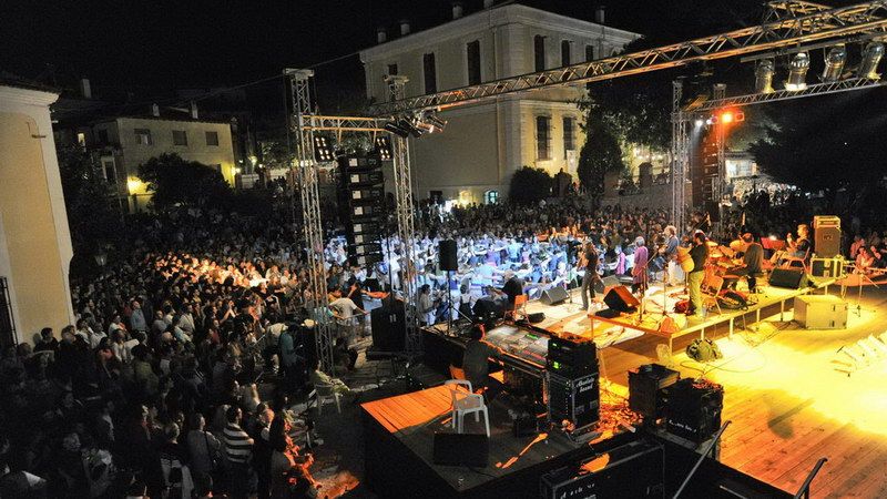 İskeçe’de mağazalar gece yarısına kadar açık